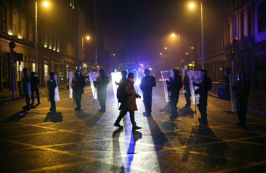 Los disturbios de anoche en Dublín. EFE/EPA/MOSTAFA DARWISH