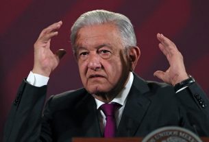 El presidente de México, Andrés Manuel López Obrador, habla hoy durante una conferencia matutina en el Palacio Nacional de Ciudad de México (México). EFE/Mario Guzmán