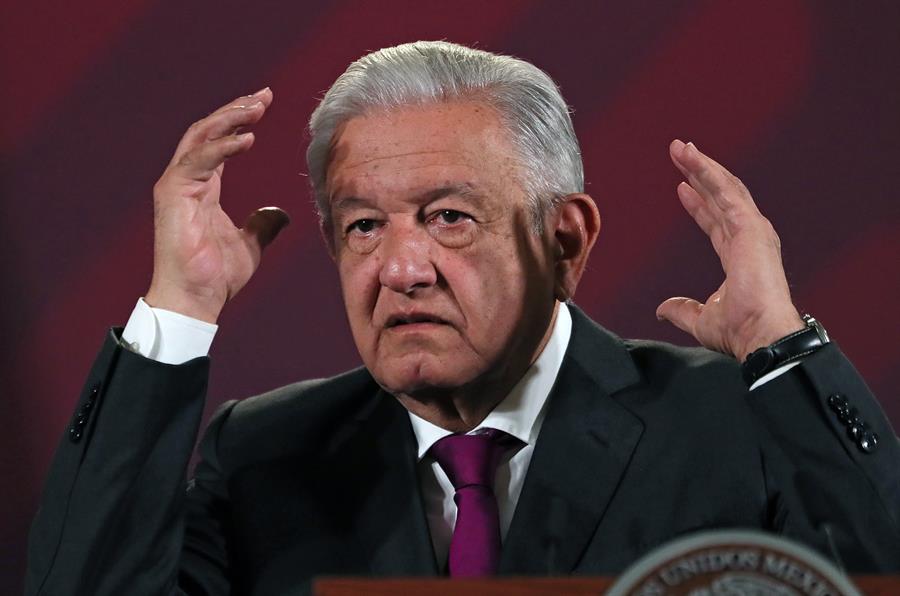 El presidente de México, Andrés Manuel López Obrador, habla hoy durante una conferencia matutina en el Palacio Nacional de Ciudad de México (México). EFE/Mario Guzmán