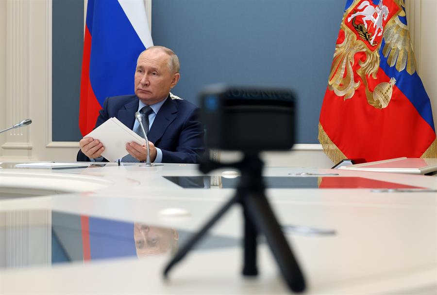 El presidente ruso, Vladimir Putin, asiste a la cumbre extraordinaria del G-20 a través de videoconferencia en Moscú, Rusia, el 22 de noviembre de 2023. (Rusia, Moscú) EFE/EPA/MIKHAEL KLIMENTYEV / SPUTNIK / KREMLIN POOL