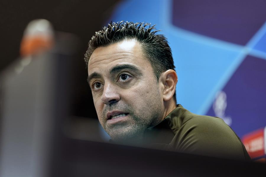 Xavi, entrenador del FC Barcelona, en la rueda de prensa previa al partido de Liga de Campeones frente al Oporto. EFE/Alejandro García