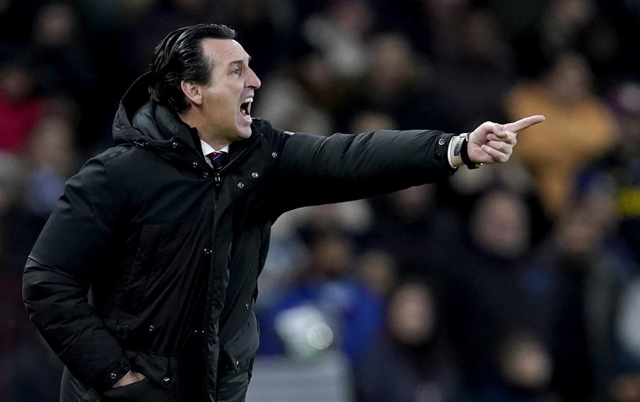 El entrenador del Aston Villa Unai Emery en el partido de la Premier League que han jugado Aston Villa y Arsenal en Birmingham, Reino Unido. EFE/EPA/TIM KEETON