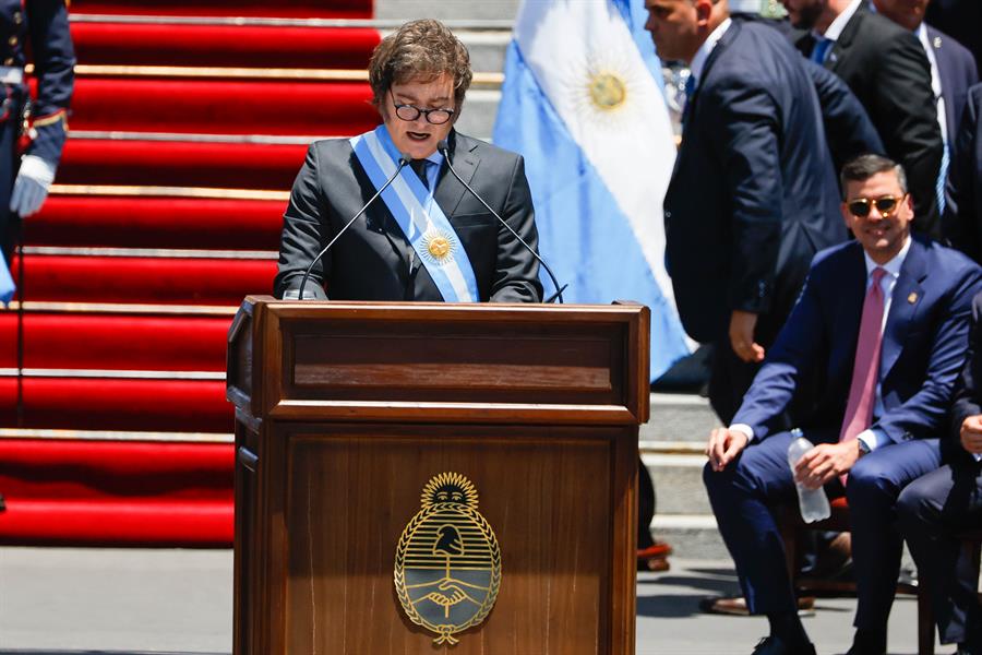 El presidente electo de Argentina, Javier Milei, habla desde el Congreso de la Nación luego de jurar como próximo jefe de Estado del país suramericano por el período 2023-2027, hoy en Buenos Aires (Argentina). EFE/ Juan Ignacio Roncoroni