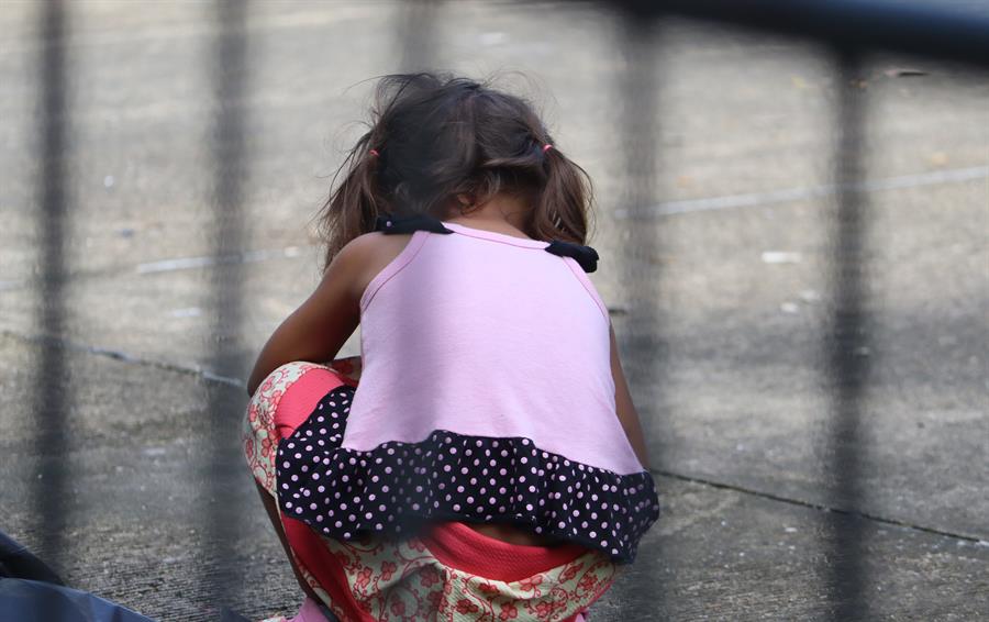 Fotografía de archivo de una niña en Tapachula, estado de Chiapas (México). EFE/Juan Manuel Blanco