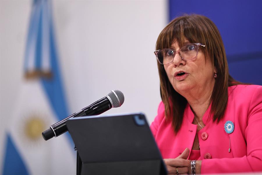 La ministra de Seguridad de Argentina, Patricia Bullrich habla durante una rueda de prensa, el 14 de diciembre de 2023, en Buenos Aires (Argentina). EFE/ Juan Ignacio Roncoroni