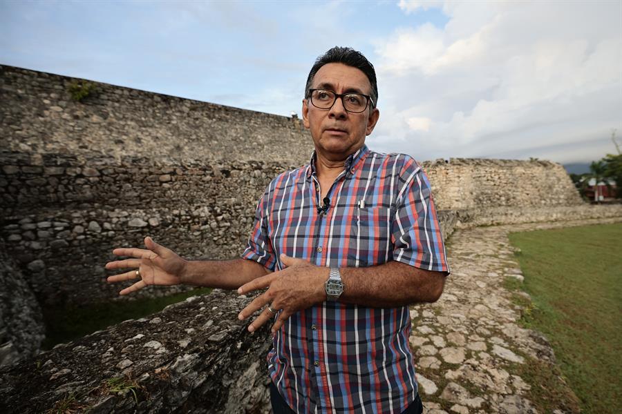 Roberto Salgado Sangri, presidente del comisariado del ejido La Península, habla en entrevista con EFE, el 26 de septiembre de 2023, en Bacalar, estado de Quintana Roo (México). EFE/ José Méndez