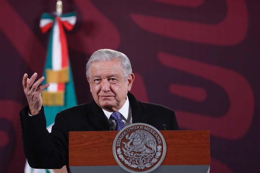 El Presidente de México, Andrés Manuel López Obrador, habla hoy durante una rueda de prensa matutina en Palacio Nacional, en Ciudad de México (México). EFE/Sáshenka Gutiérrez