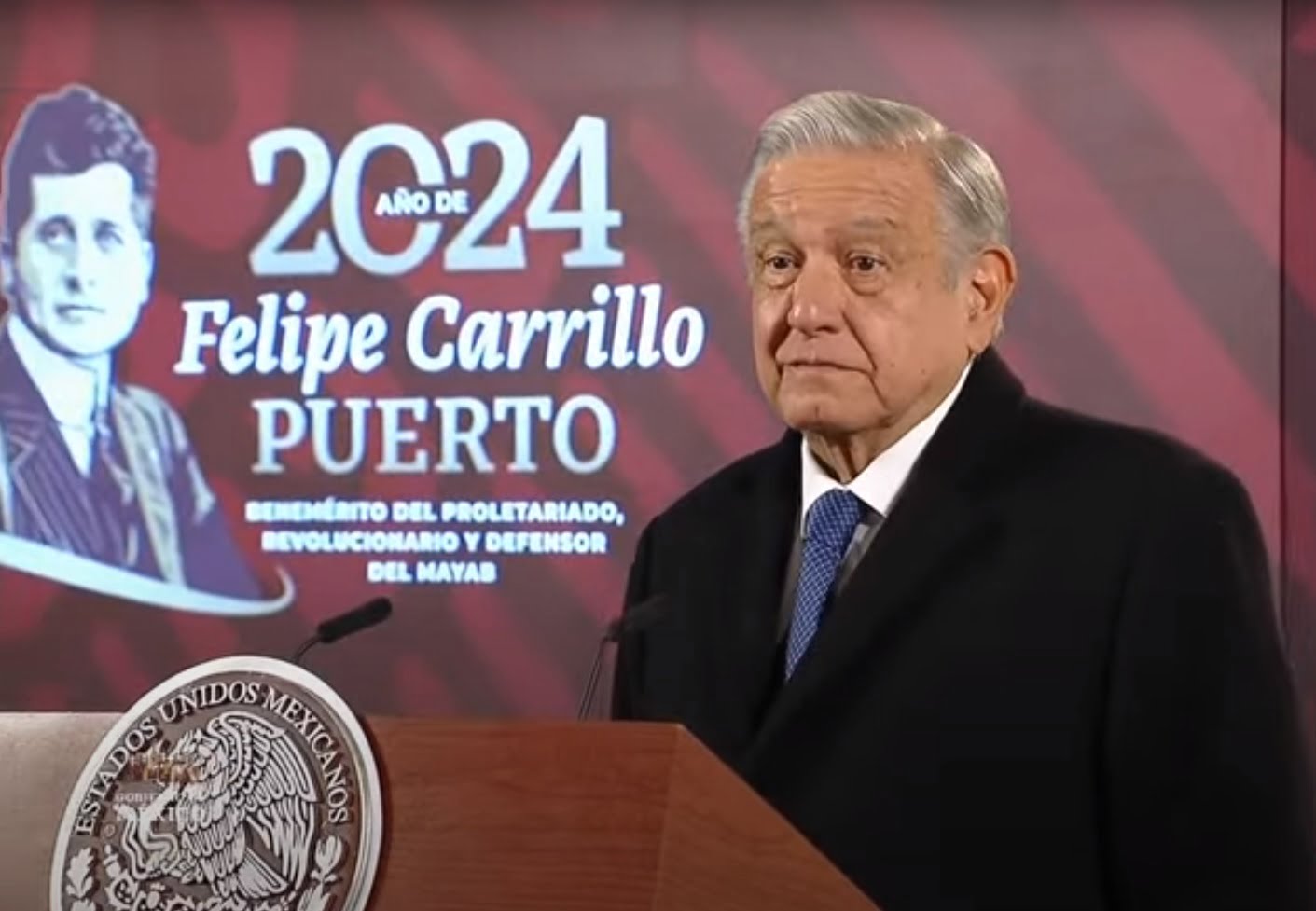 El presidente de México, Andrés Manuel López Obrador, habla durante su conferencia de prensa matutina hoy, en el Palacio Nacional en la Ciudad de México (México). EFE/José Méndez