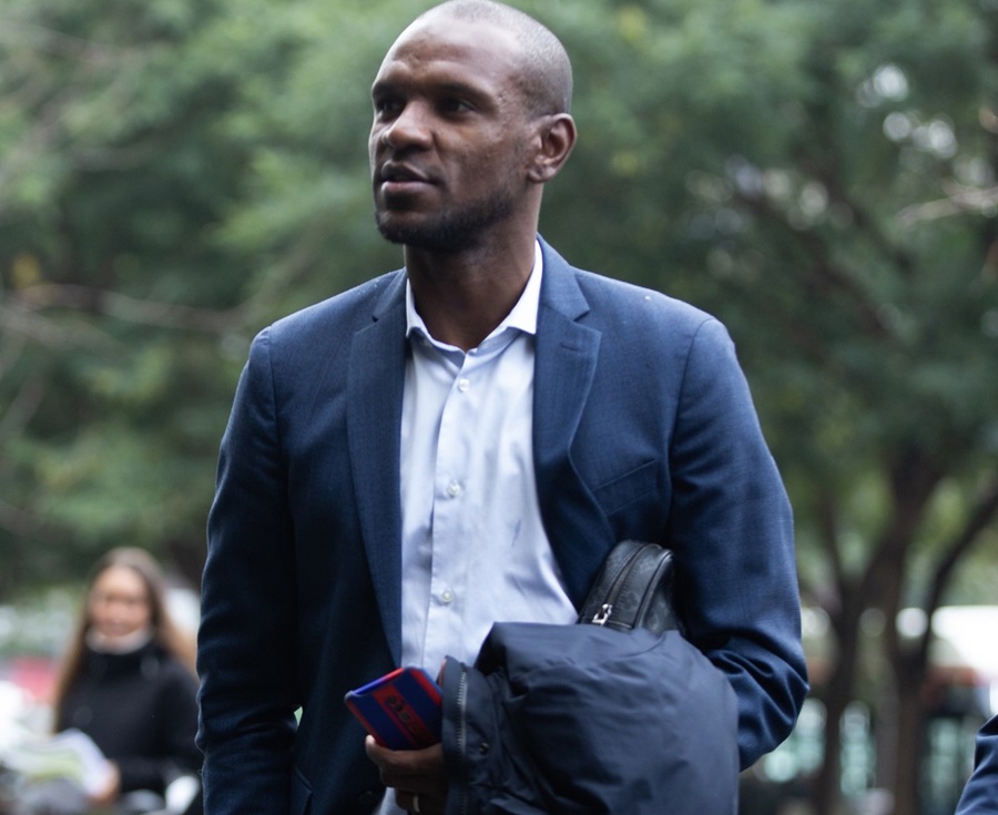 Imagen de archivo del exdefensa internacional francés y ex jugador del FC Barcelona Eric Abidal, cuando se personó en la Ciudad de la Justicia para declarar como investigado por presuntas irregularidades en el trasplante de hígado del jugador. EFE/Enric Fontcuberta