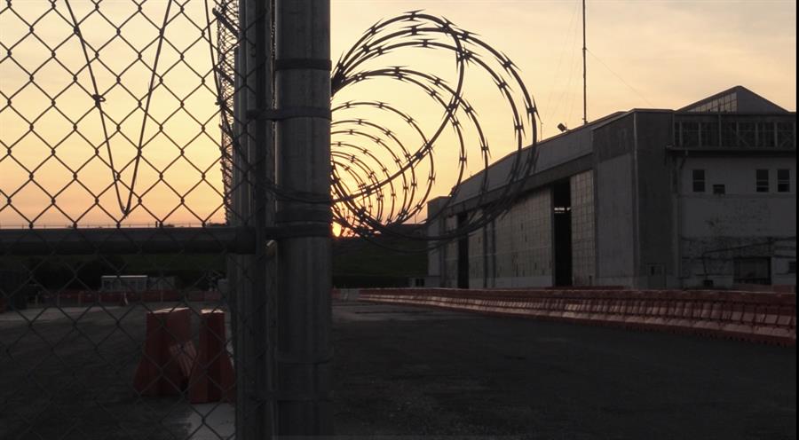 Fotografía de una zona del centro de detención de Guantánamo en la Base militar estadounidense en Guantánamo (Cuba). Fotografía de archivo. EFE/ Marta Garde