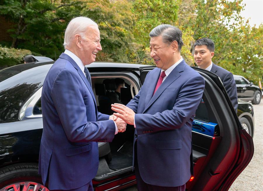 Imagen de archivo del presidente estadounidense Joe Biden (i) y el presidente chino Xi Jinping. EFE/XINHUA / LI XUEREN