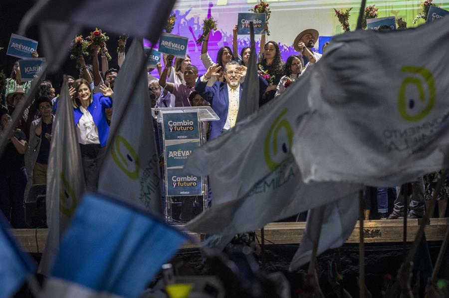 El presidente electo de Guatemala, Bernardo Arévalo, del Movimiento Semilla, en una fotografía de archivo. EFE/ Esteban Biba