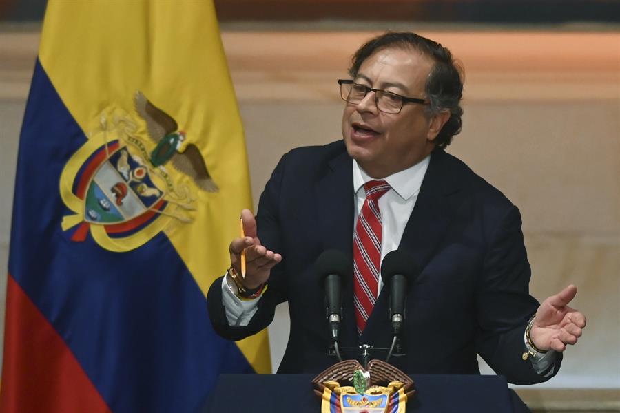 Fotografía de archivo en la que se registró al presidente de Colombia, Gustavo Petro, durante una alocución, en Bogotá (Colombia). EFE/Natalia Pedraza