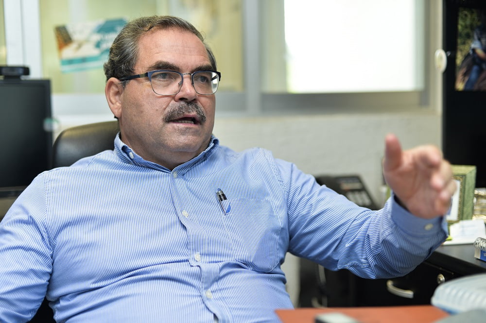 Martín Álvarez Ochoa, doctor en materia fiscal y profesor de tiempo completo de la Facultad de Contabilidad y Administración de la Universidad de Colima.