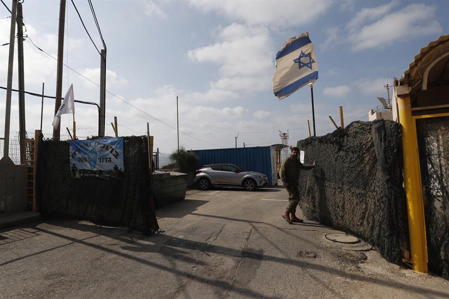 Base militar israelí en Rosh Hanikra, cerca de la frontera con Líbano. EFE/EPA/ATEF SAFADI