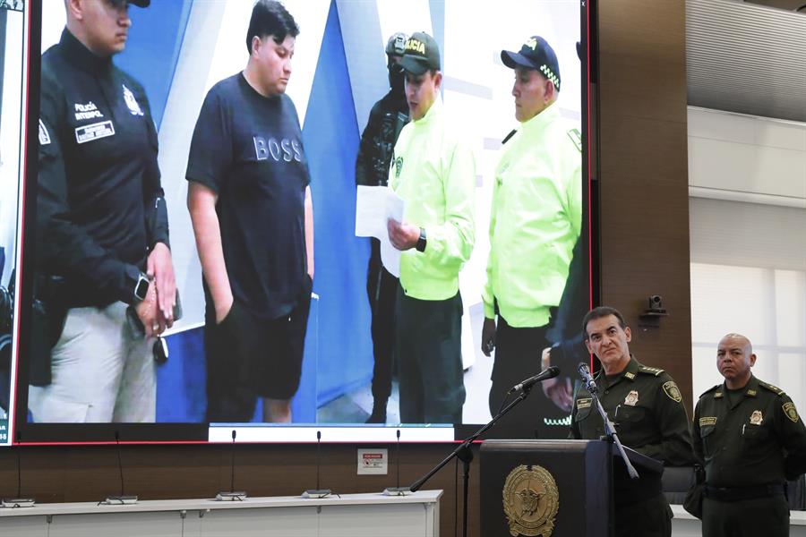 El director de la Policía colombiana, general William René Salamanca, habla durante una rueda de prensa en Bogotá (Colombia), este 16 de enero de 2023. EFE/ Carlos Ortega