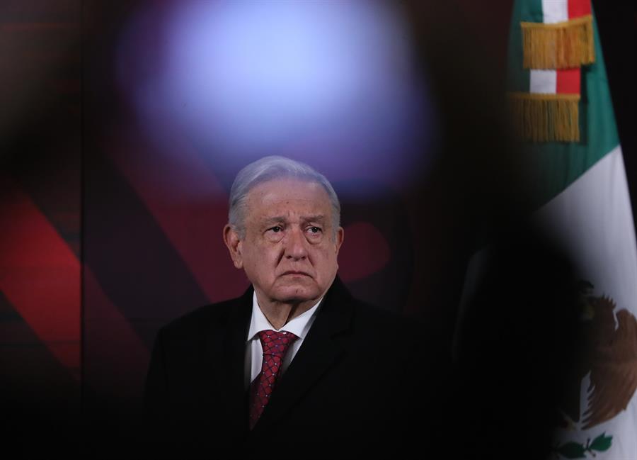 El presidente de México, Andrés Manuel López Obrador, ofrece su conferencia de prensa matutina hoy, en el Palacio Nacional en la Ciudad de México (México). EFE/ Mario Guzmán