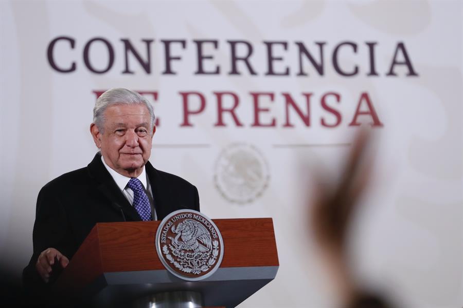 El presidente de México, Andrés Manuel López Obrador, habla hoy durante su rueda de prensa matutina en Palacio Nacional, en Ciudad de México (México). EFE/Sáshenka Gutiérrez