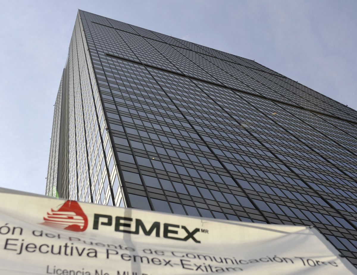 Vista de la Torre Corporativa de Petróleos Mexicanos (PEMEX), ubicada en Ciudad de México. Imagen de archivo. EFE/Mario Guzmán
