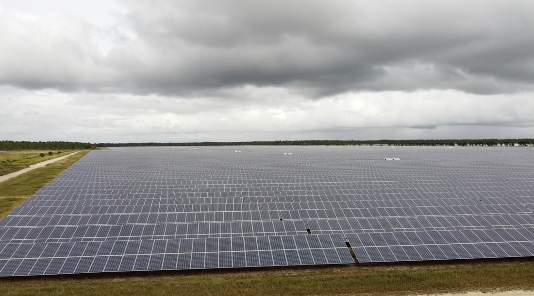 Fotografía de archivo en donde se observa una planta de energía solar. EFE/ Antoni Belchi