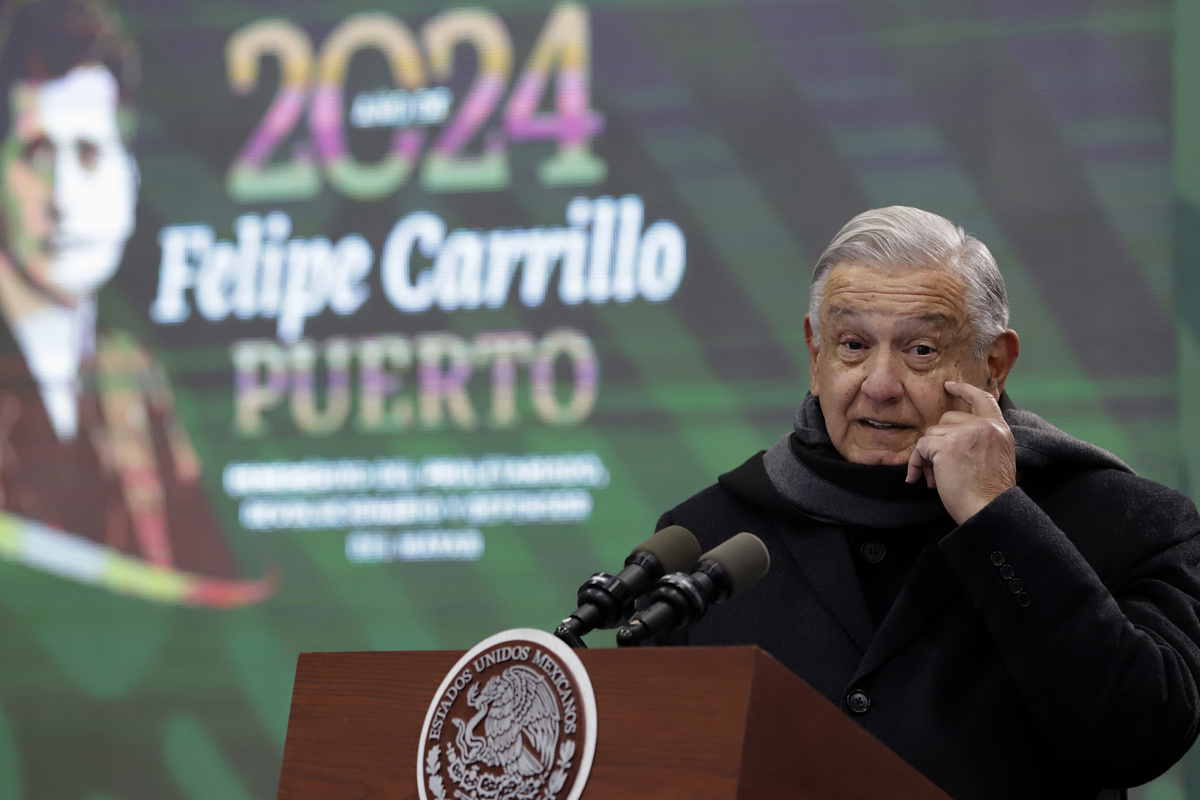 El Presidente de México, Andrés Manuel López Obrador, habla durante una rueda de prensa en el estado de Puebla. EFE/Hilda Ríos