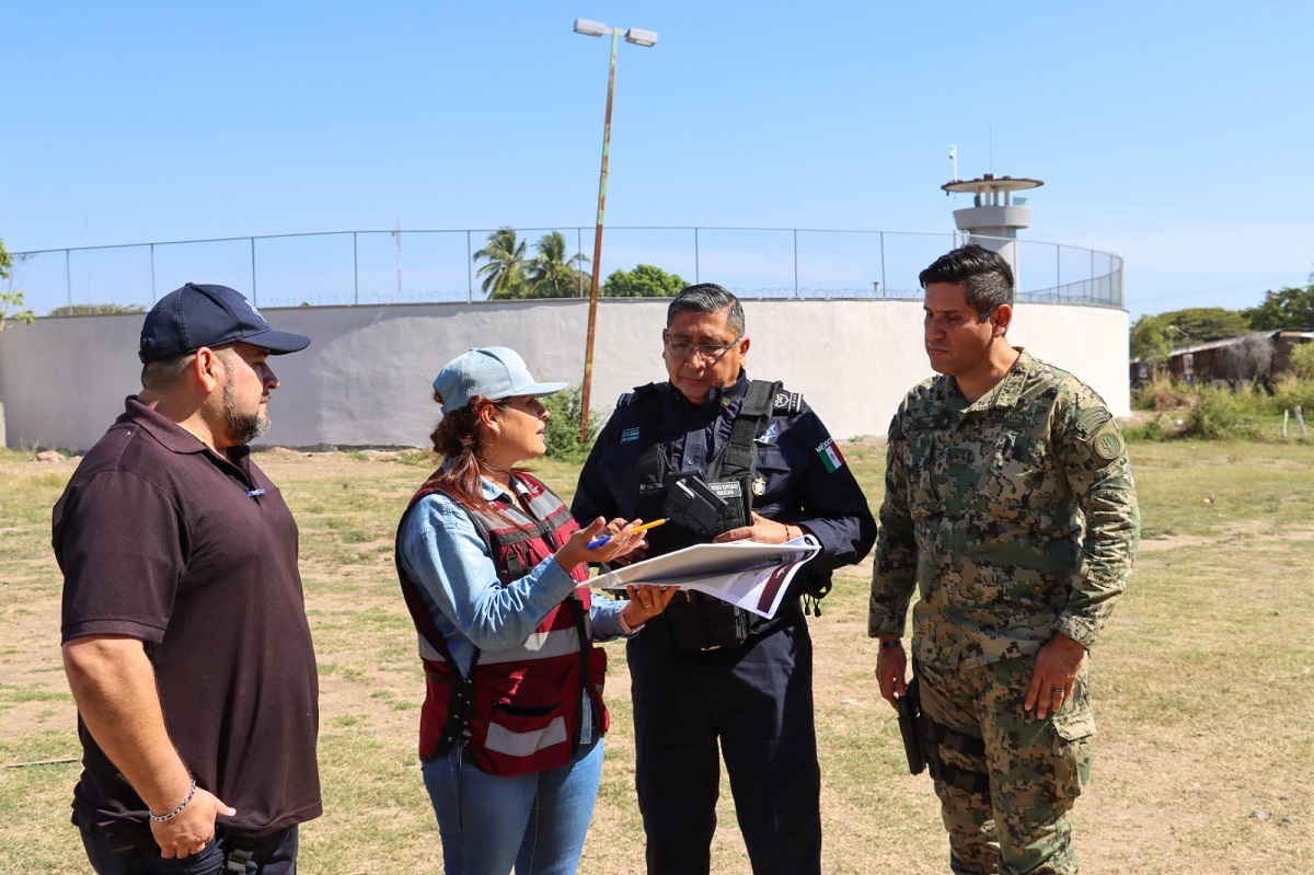 Autoridades estatales realizan un recorrido de supervisión en los trabajos de rehabilitación al interior y exterior del Cereso de Colima. Imagen cortesía.