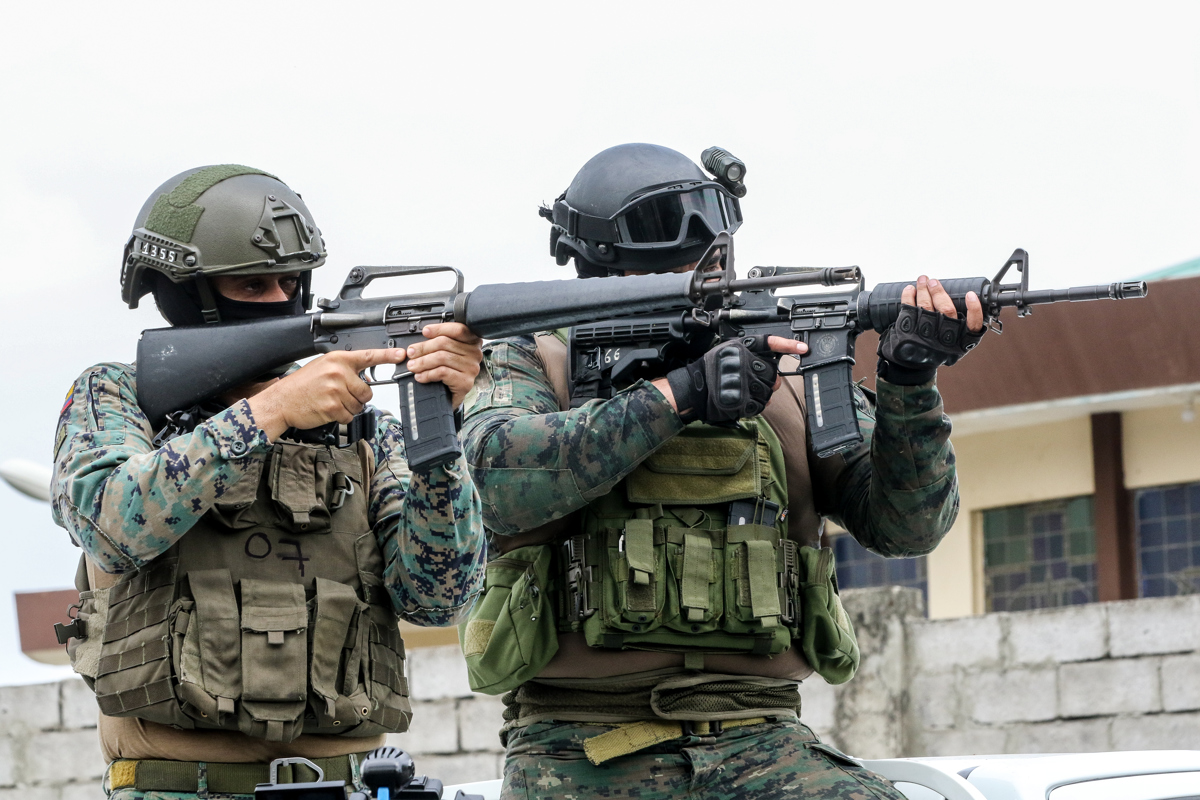 Fotografía de archivo de un operativo militar en los exteriores del Base Aérea de Guayaquil (Ecuador). EFE/Jonathan Miranda