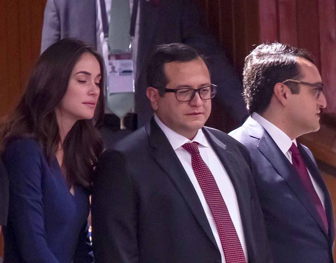 Fotografía de archivo de José Ramón López Beltrán (c), hijo del presidente mexicano Andrés Manuel López Obrador, durante un acto protocolario en Ciudad de México (México). EFE/ Madla Hartz