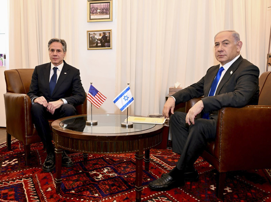 El secretario de Estado de EUA, Antony Blinken, y el primer ministro israelí Benjamín Netanyahu, durante su reunión en Jerusalén este miércoles. EFE/David Azagury/Embajada de Estados Unidos en Jerusalén