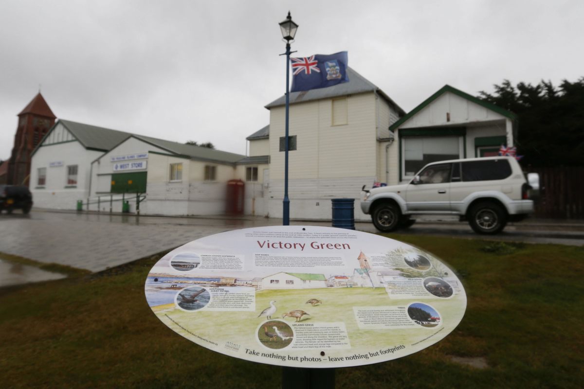 Foto de archivo de una zona de Puerto Stanley, en las islas Malvinas. EFE/Javier Lizón