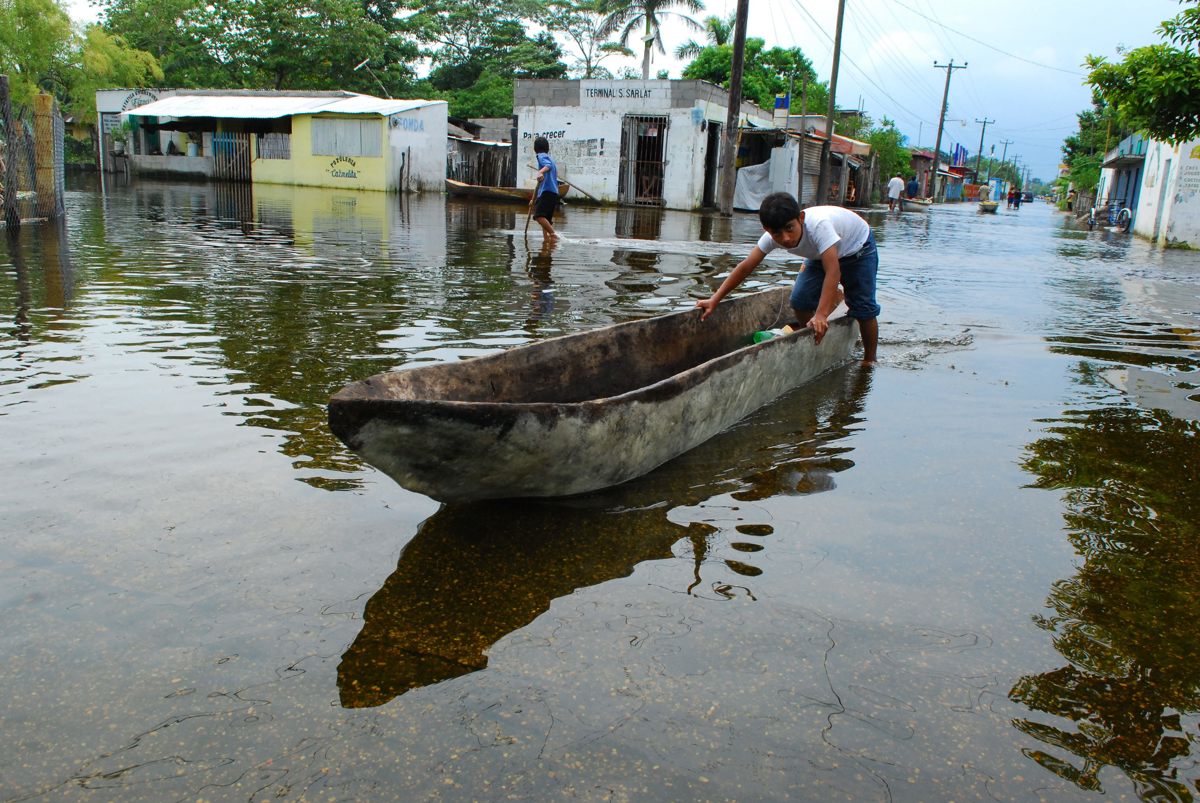 En la imagen de archivo, calle del inundado municipio de Centla, en el estado de Tabasco (México). EFE/Jáime Ávalos