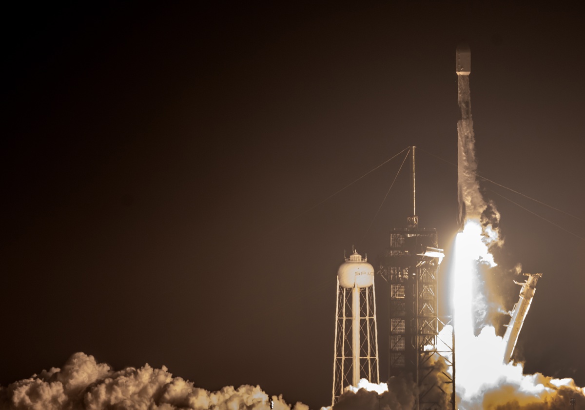 El módulo “Odiseo” de la empresa privada Intuitive Machines despegó este jueves desde Florida con destino a la Luna, en lo que se espera que sea el primer alunizaje estadounidense en más de 50 años desde el “Apolo 17”. EFE/EPA/CRISTOBAL HERRERA-ULASHKEVICH