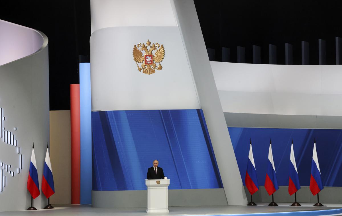 El presidente ruso, Vladímir Putin, pronuncia su discurso anual ante la Asamblea Federal en el centro de conferencias Gostiny Dvor en Moscú, Rusia, el 29 de febrero de 2024. EFE/EPA/SERGEI ILNITSKY