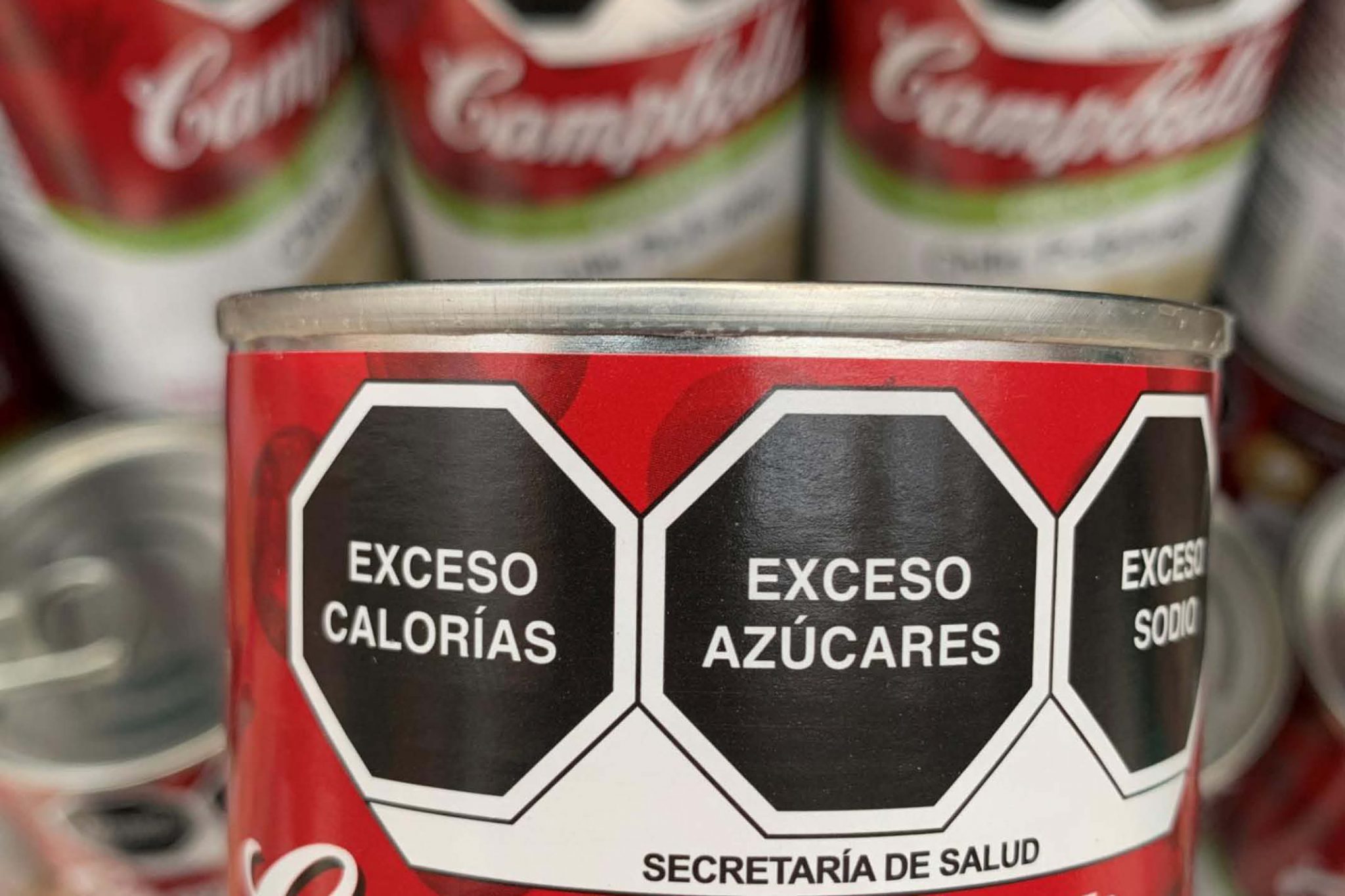 Vista general del etiquetado en los alimentos procesados en Ciudad de México (México). EFE/José Pazos