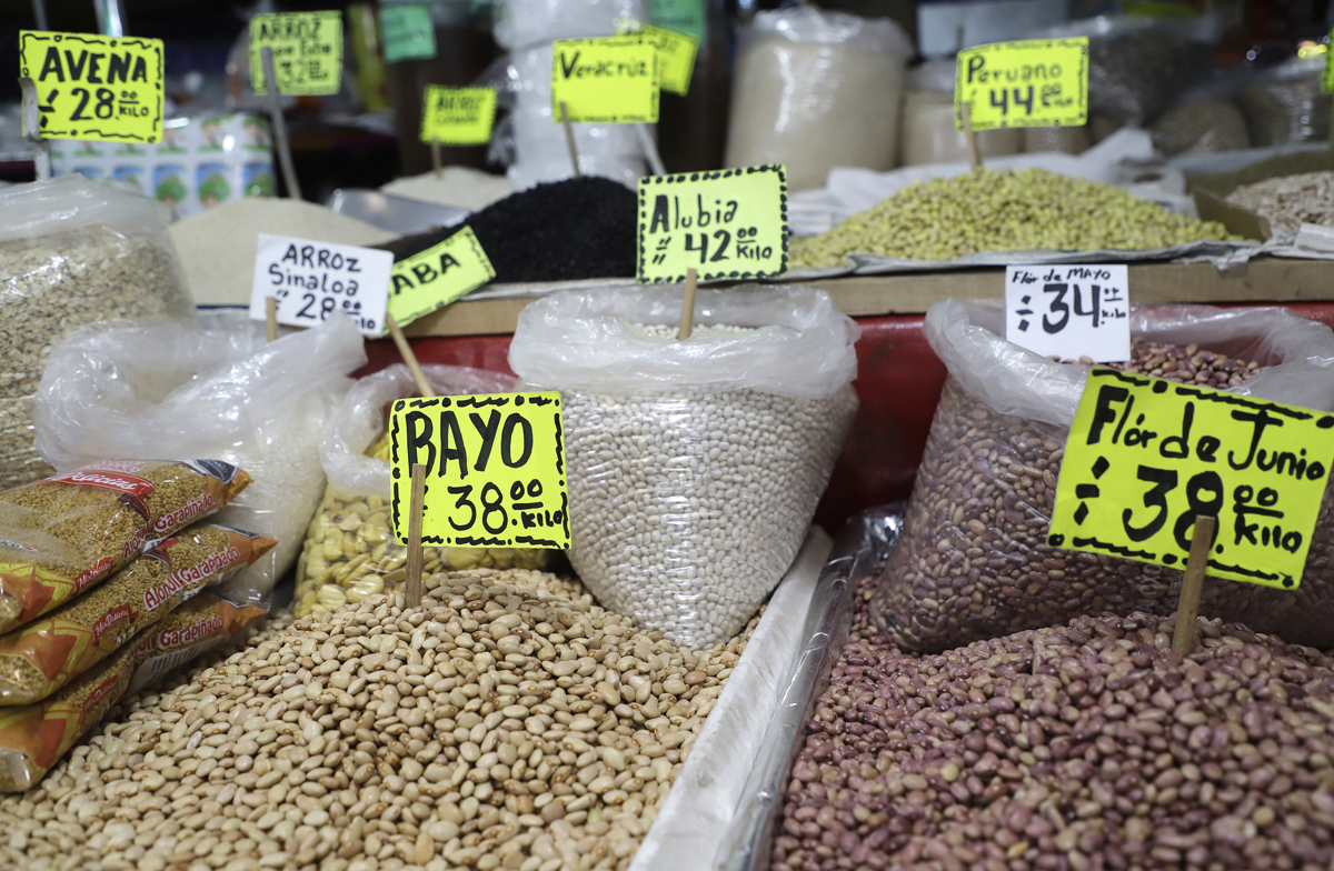 Vista de productos en el Mercado Jamaica, en la Ciudad de México (México). Fotografía de archivo. EFE/Isaac Esquivel