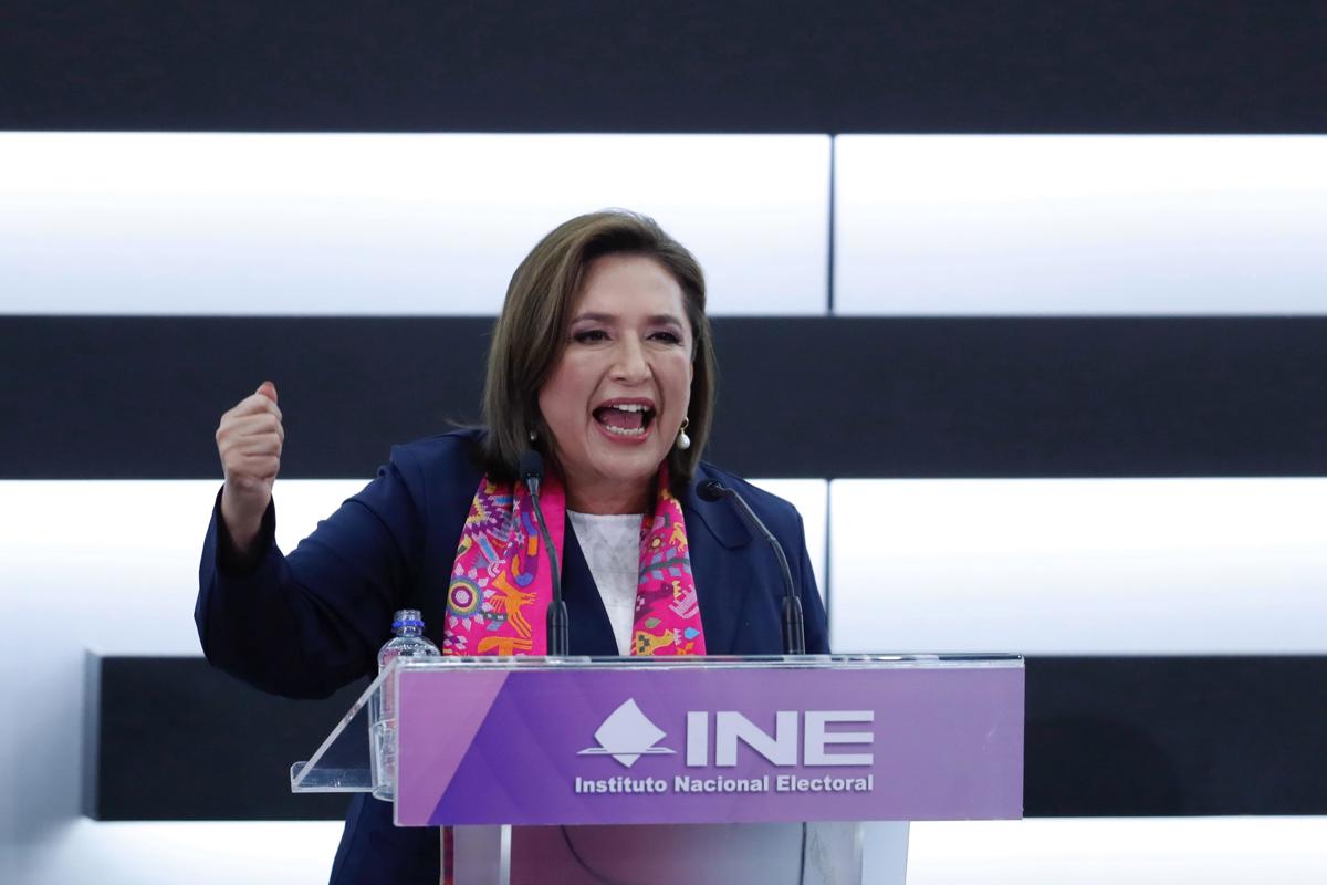 La candidata presidencial opositora de la coalición “Fuerza y Corazón por México”, Xóchitl Gálvez, en su registro como candidata formal en el Instituto Nacional Electoral (INE), en la Ciudad de México (México).EFE/Sáshenka Gutiérrez