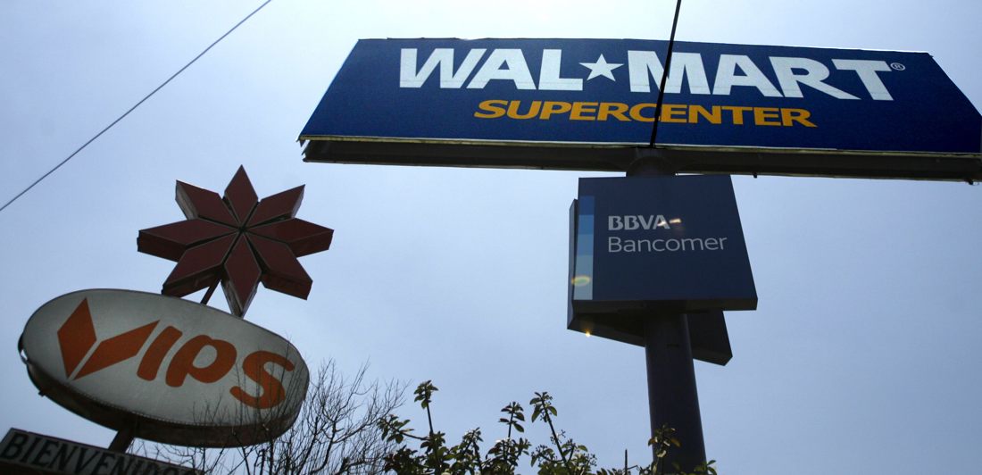 Tableros de una tienda de la cadena Wal Mart y su marca Vips en Ciudad de México. EFE/Sáshenka Gutiérrez