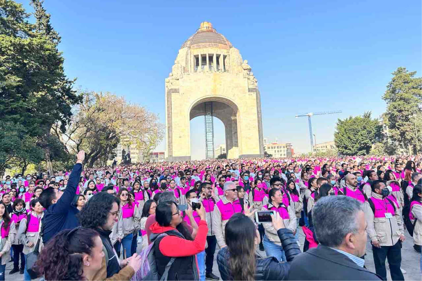 Toma de protesta a personas Supervisoras y Capacitadoras - Asistentes Electorales en el monumento a la Revolución.