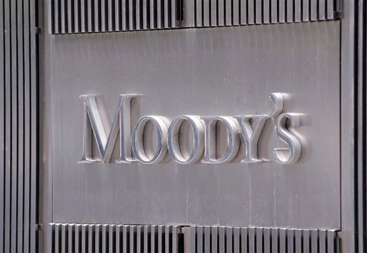 Fotografía de archivo del logo de la agencia de calificación Moody's en la fachada de su sede en Nueva York (EEUU). EFE/ARCHIVO/ANDREW GOMBERT