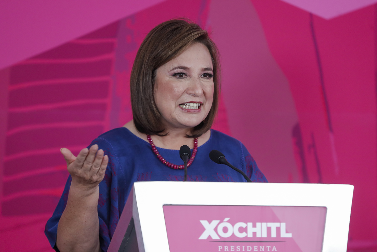 La candidata presidencial del frente opositor Fuerza y Corazón por México Xóchitl Gálvez habla durante la conferencia de prensa "Sin miedo a la verdad", en la Ciudad de México (México). EFE/ Isaac Esquivel