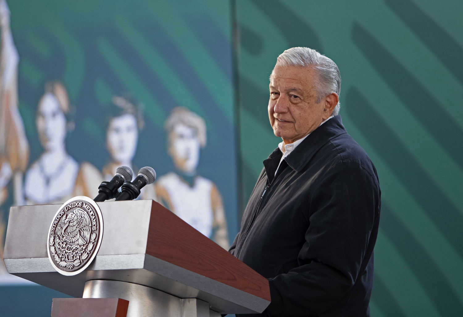El Presidente de México, Andrés Manuel López Obrador, habla durante una rueda de prensa en Morelia (México). EFE/ Iván Villanueva