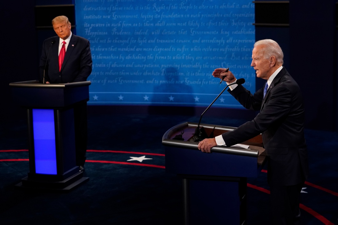 Foto de archivo del presidente de Estados Unidos, Joe Biden (d), y el exmandatario Donald Trump (i) durante un debate dentro de la campaña a la presidencia. EFE/EPA/Morry Gash / POOL