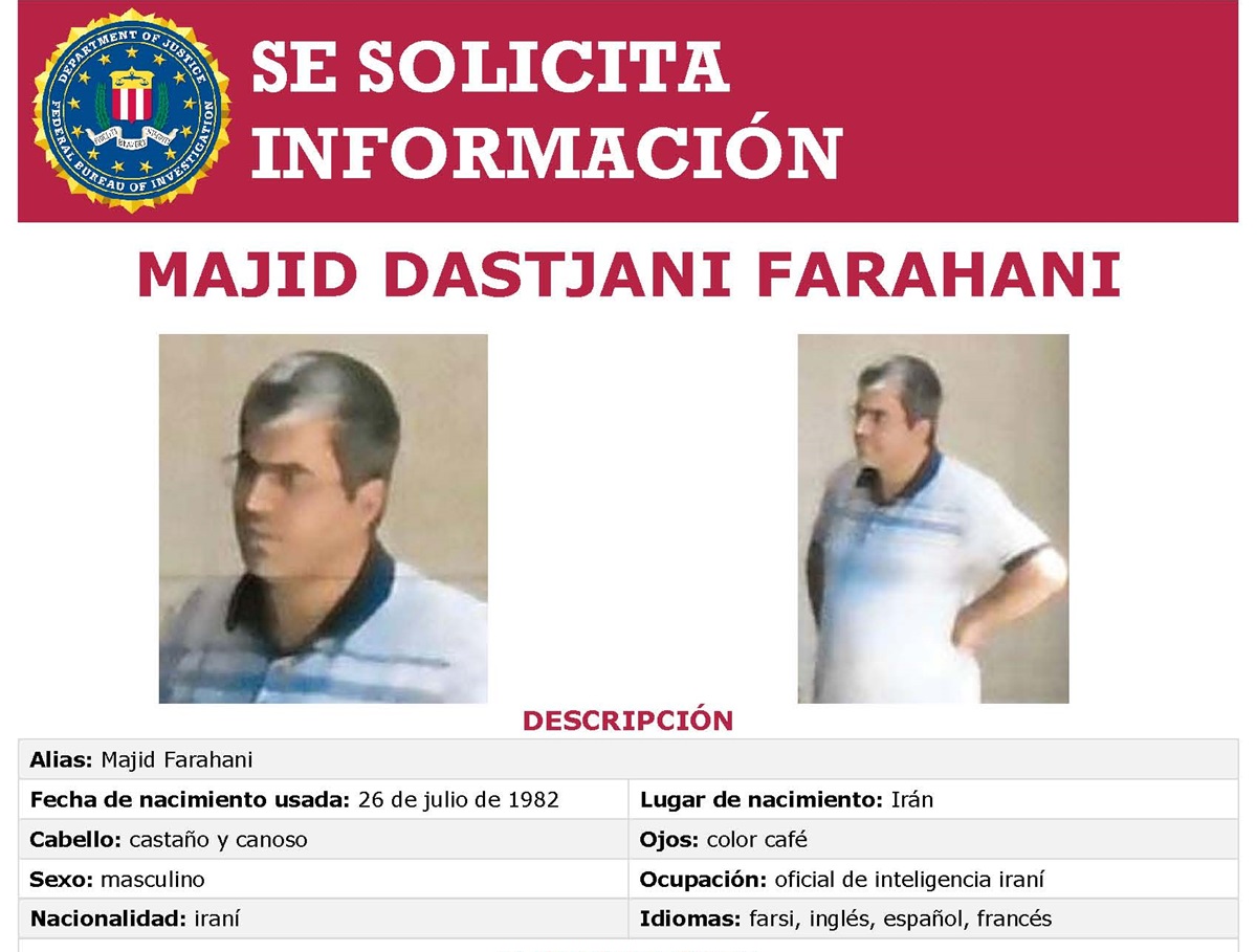 Fotografía cedida por el Buró Federal de Investigación (FBI) estadounidense donde se aprecia el cartel que solicita información sobre Majid Dastjani Farahani, un supuesto miembro del Ministerio de Inteligencia y Seguridad de Irán. EFE/FBI