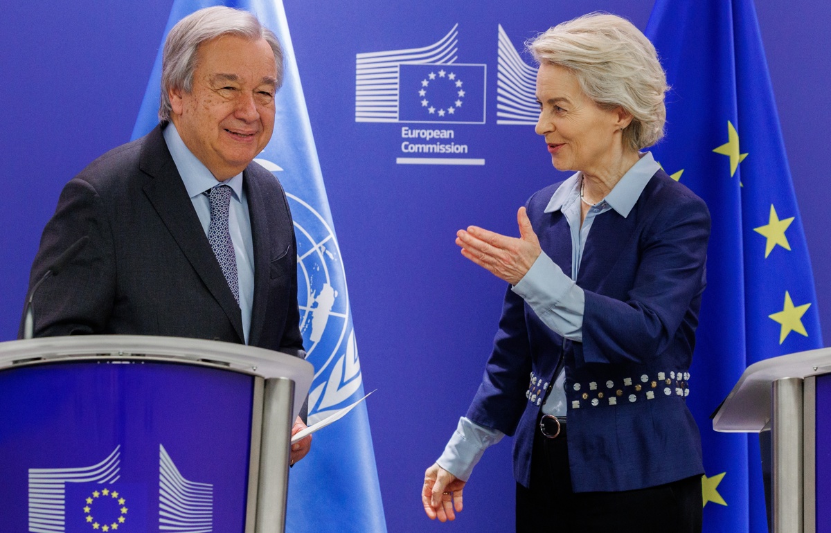 La presidenta de la Comisión Europea, Ursula von der Leyen, y el secretario general de las Naciones Unidas, Antonio Guterres, hablan con la prensa en la sede de la Comisión Europea en Bruselas, Bélgica, el 20 de marzo de 2024. EFE/EPA/OLIVIER MATTHYS