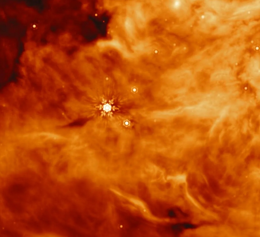 Imagen tomada por el Mid-InfraRed Instrument (MIRI) del telescopio Webb en una región paralela a la protoestrella masiva conocida como IRAS23385 donde se han encontrado proteínas clave para crear mundos potencialmente habitables. Créditos:ESA/Webb, NASA, CSA, Will Rocha (Universidad de Leiden)