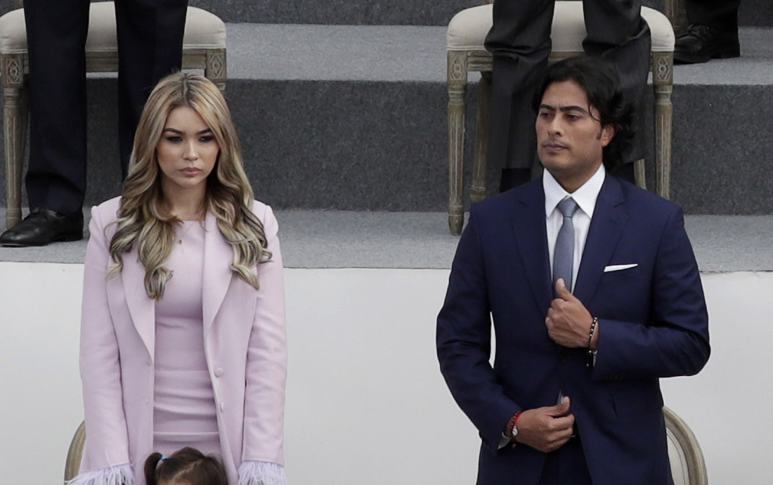 Fotografía de archivo que muestra a Nicolás Petro (d), hijo del presidente de Colombia, Gustavo Petro, y su exesposa, Daysuris Vásquez. EFE/ Carlos Ortega