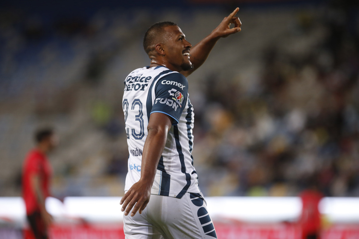 José Solomon Rondón de Pachuca festeja su gol durante el encuentro de la jornada 05 del torneo Clausura 2024 de la Liga MX disputado en el estadio Hidalgo de la ciudad de Pachuca (México). Imagen de archivo. EFE /David Martínez Pelcastre