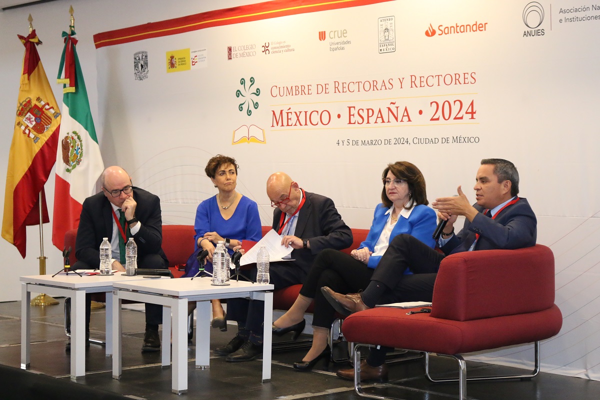 El Rector Christian Torres Ortiz Zermeño durante su participación en la Cumbre de Rectores y Rectoras México España 2024.