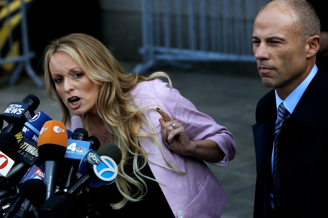 Foto de archivo de Stormy Daniels (i). EFE/Peter Foley