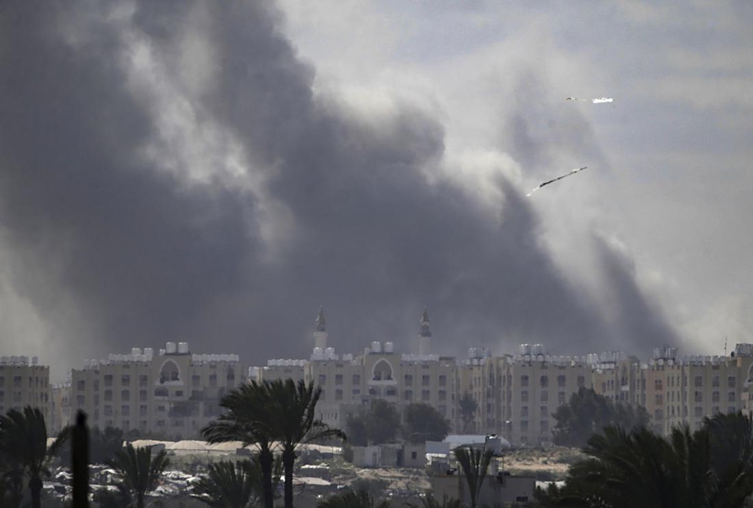 Imagen reciente de un bombardeo israelí en Gaza. EFE/EPA/MOHAMMED SABER